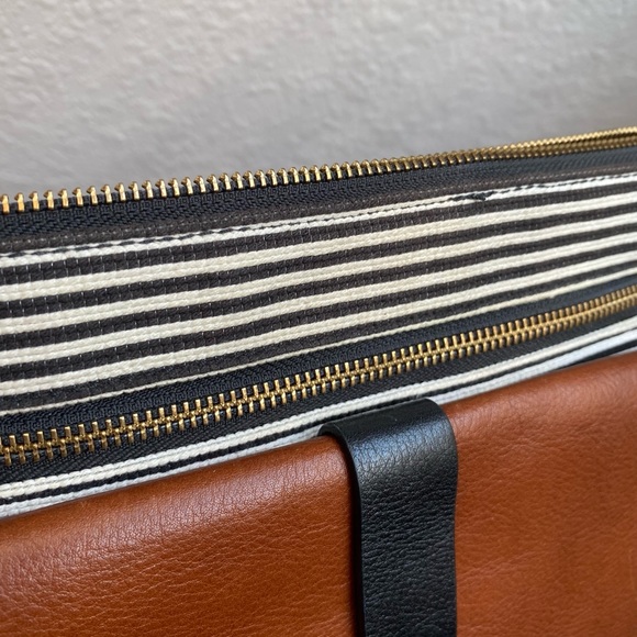 Like New! Fossil bag - Picture 11 of 15